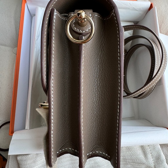SOLD HERMES Taupe Evercolor leather Mini Roulis 18 Shoulder Bag - Picture 5 of 9